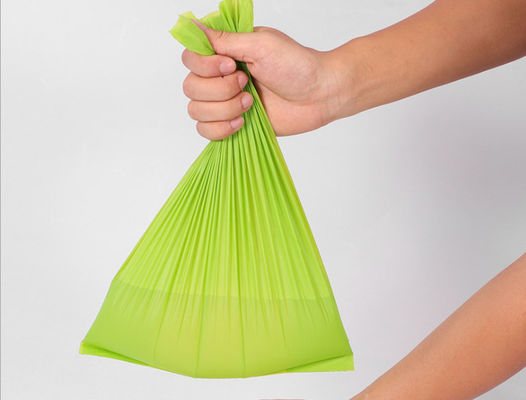 Compostable生物分解性の使い捨て可能な袋、80X90CMの大きい緑のごみ袋