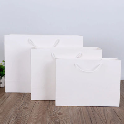 白いクラフト紙の100gsm衣類のショッピング トート バックの注文のロゴ