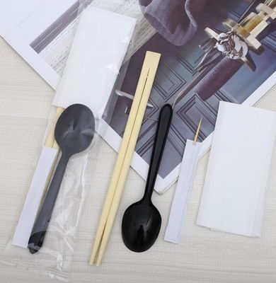 健康の使い捨て可能なテーブルウェアはナプキンの箸およびスプーンを置く