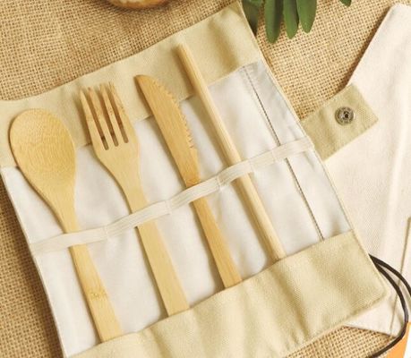 使い捨て可能なタケ ナイフのフォークのスプーンの食事用器具類は西部のステーキの輸出のために置く