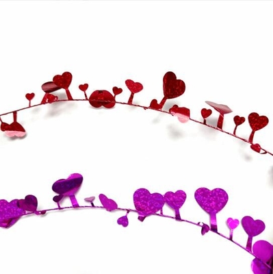 恋の色のストライプを引っ張る 花の飾り バレンタインデー花束 恋のワイヤリング花束